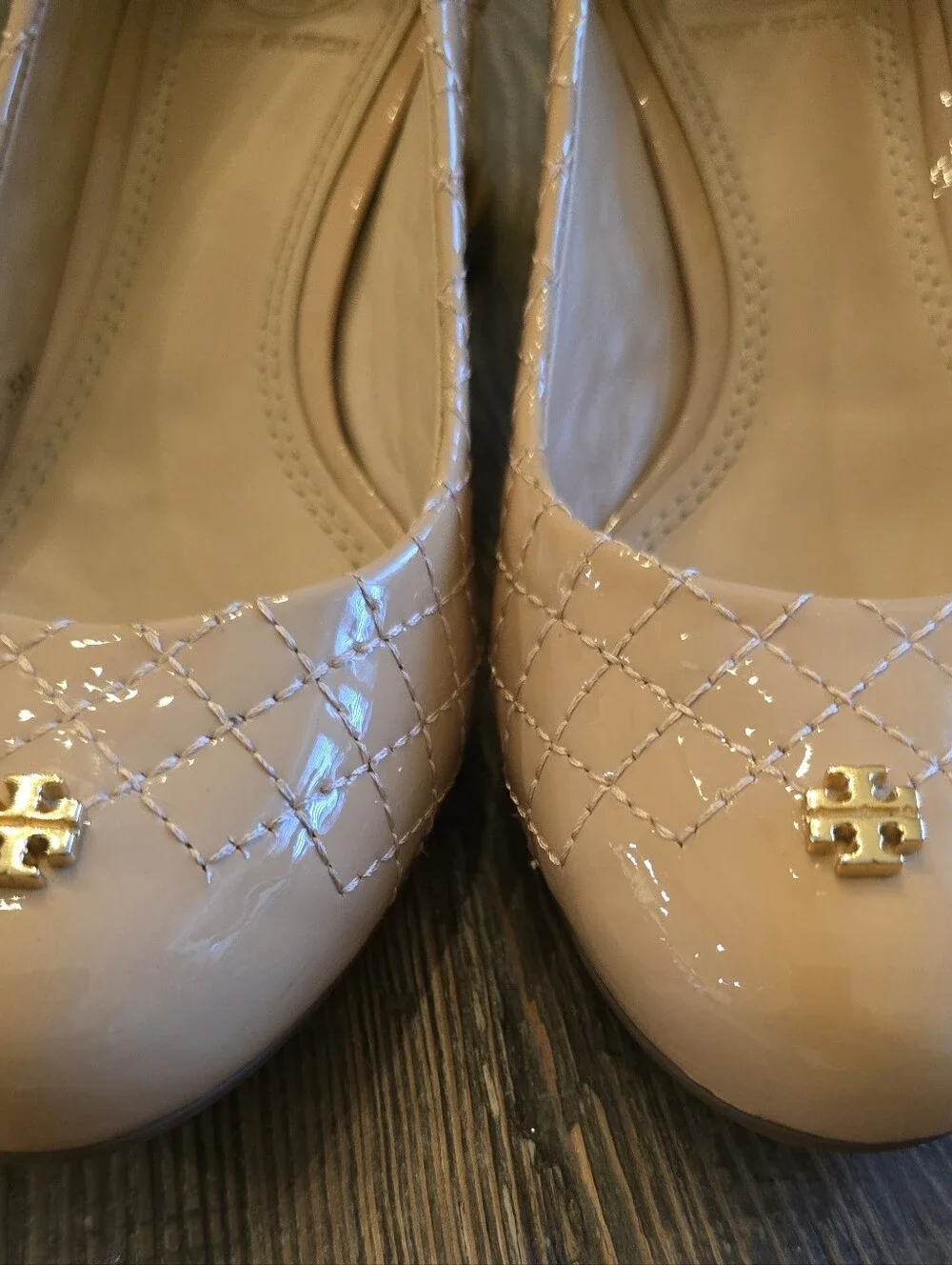 Tory Burch Beige Quilted Patent Leather Block Heel Pumps W S5
